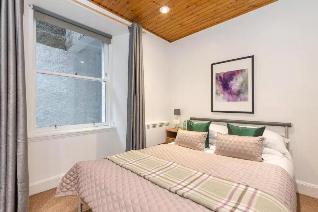 Lovely Apartment In Excellent City Centre Location *