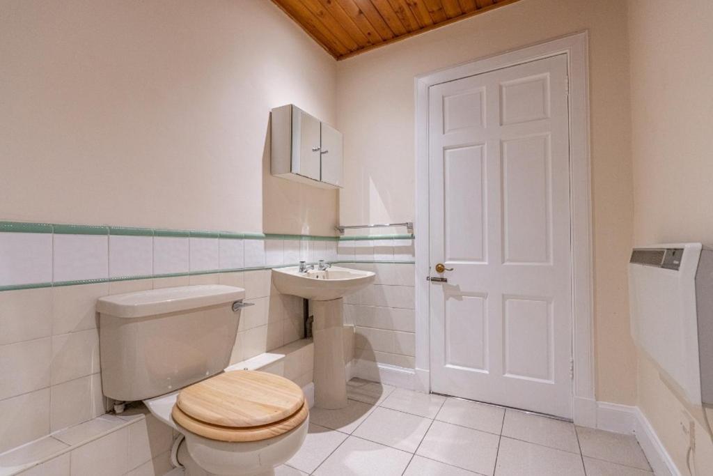Appartement 1 Bed In Great Location *